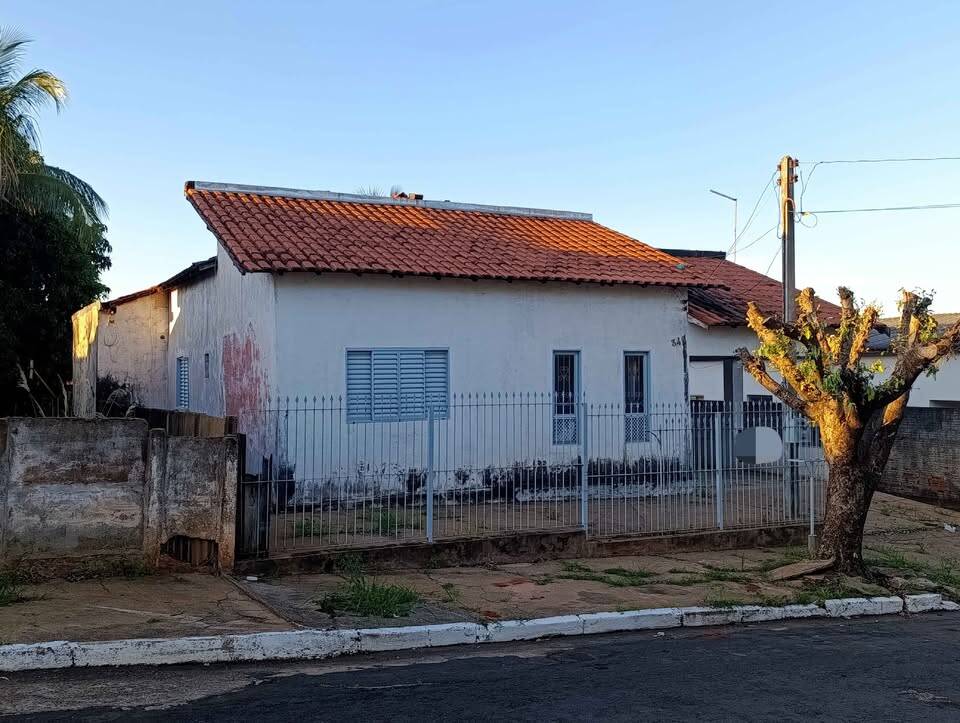 #1310 - Casa para Venda em Junqueirópolis - SP