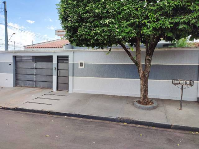 #1302 - Casa para Venda em Dracena - SP - 2