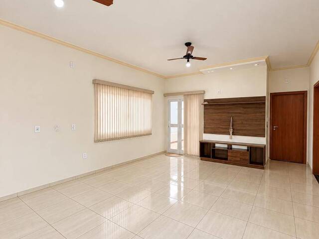 #1451 - Casa para Venda em Dracena - SP
